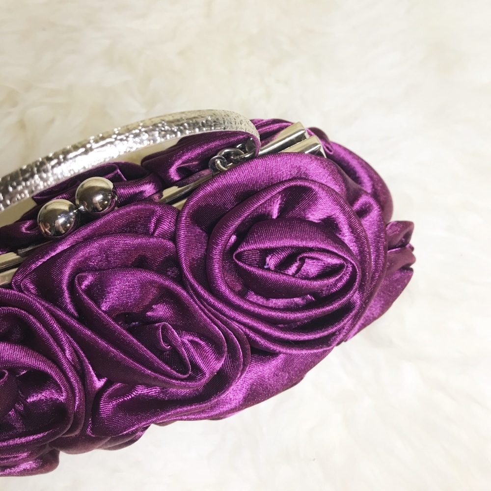 Paris handmade satin flower clutch - Picture 4 of 4